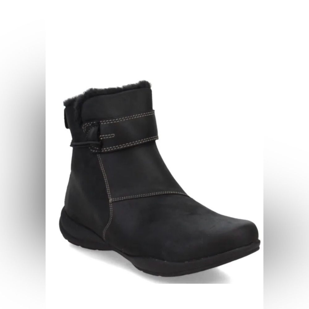 Women's Clarks, Roseville Boot  Black Fabric Leather Size 7N New